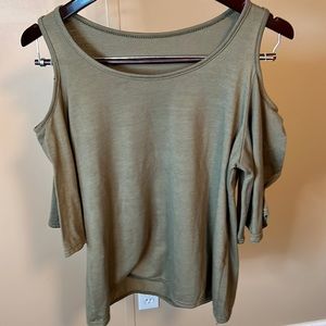 Open shoulder tank